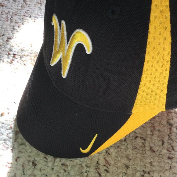 Nike University of Wichita State Cap/Hat - Picture 3 of 4